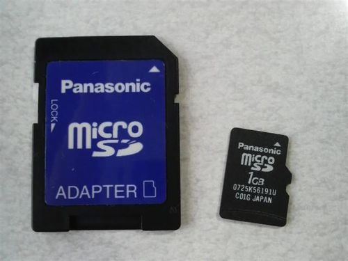 数百円で買える1GのMicroSDとアダプター