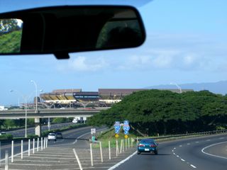 遠くに見えるのはAloha Stadium