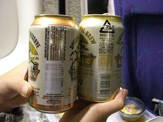 早くも機内のビールがインターナショナルだ