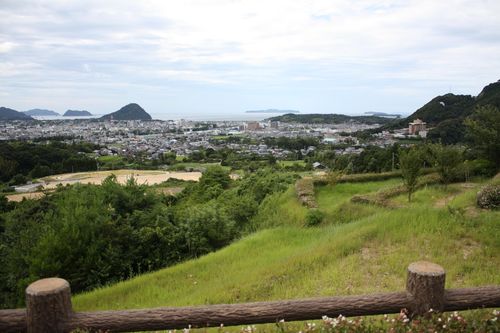 向こうに見えるのは相島かな